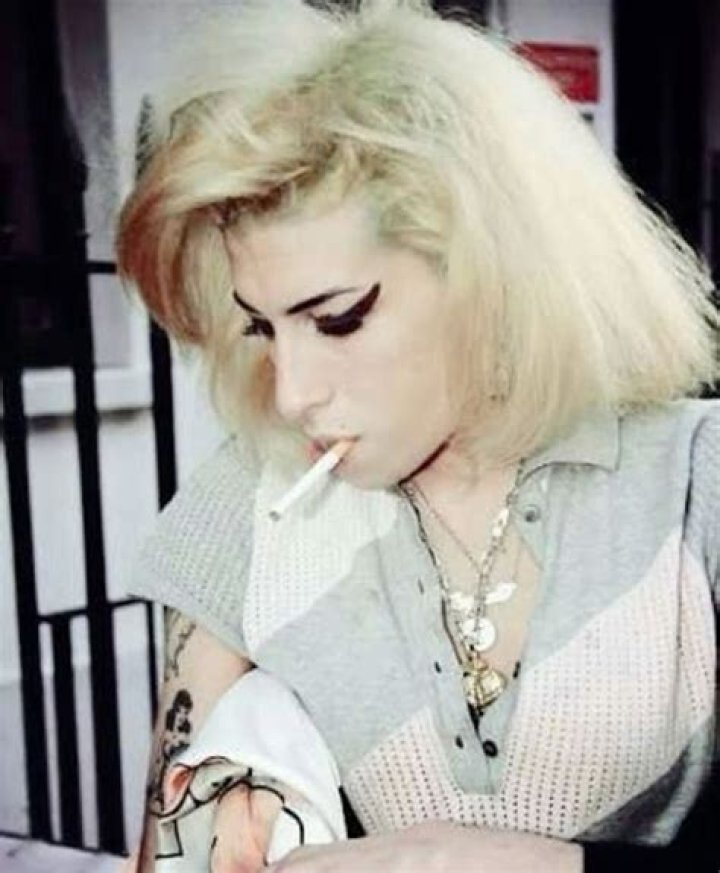 Amy Winehouse goes blond