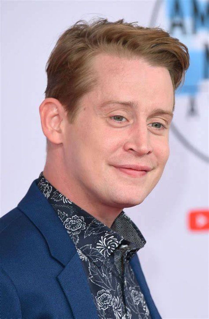 Culkin's famous Home Alone pose.