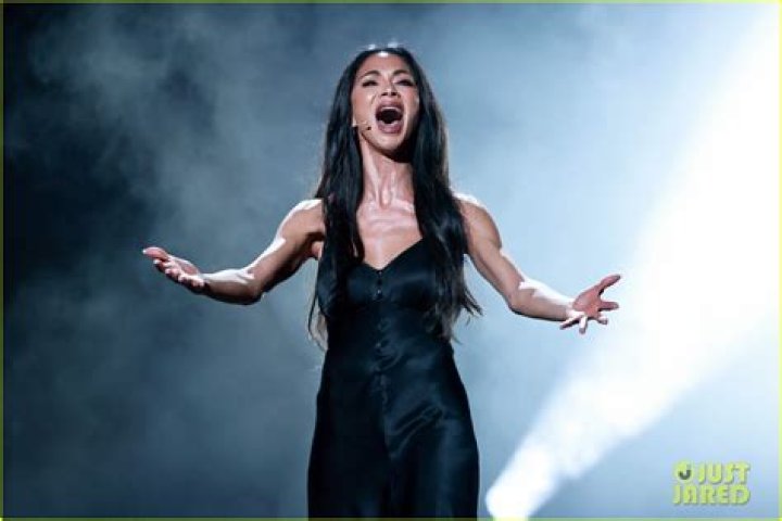 Nicole Scherziner Live Performance