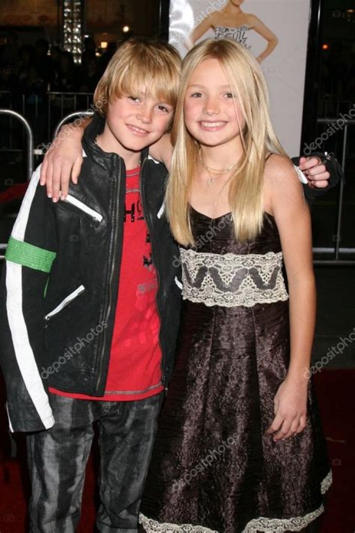 Peyton List Sister