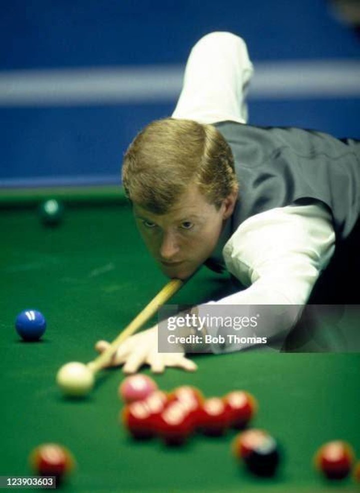 steve Davis playing snooker at his prime